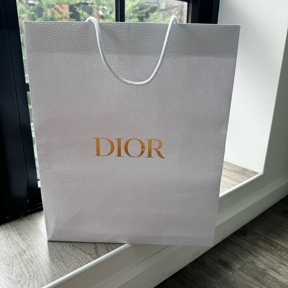 Dior White Shopping Bag with Gold Logo - Picture 1 of 11